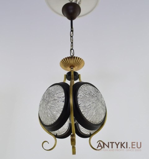 Ciekawa lampa wisząca w stylu Art Deco. Lampy vintage, oświetlenie retro.