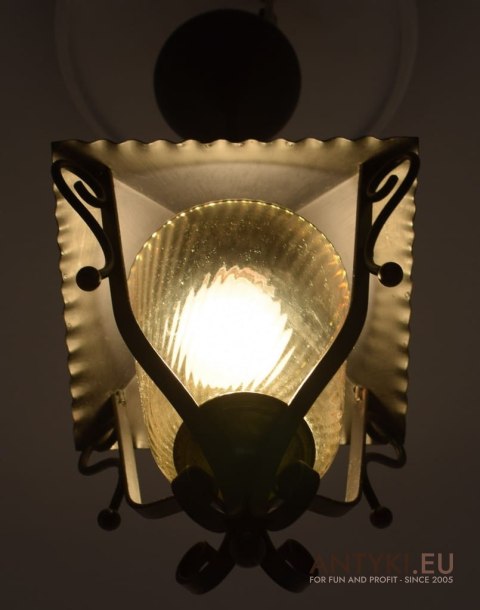 Staromodna lampa wisząca do ganku, holu, wiatrołapu. Retro lampy.