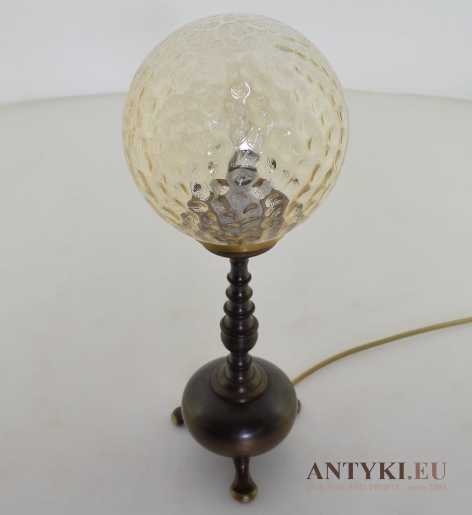 Zabytkowa lampka stołowa w stylu Chippendale. Lampy retro vintage.