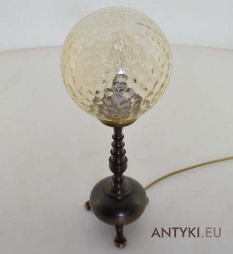 Zabytkowa lampka stołowa w stylu Chippendale. Lampy retro vintage.