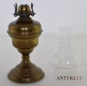 Mosiężna muzealna lampa naftowa z lat 1900. Sklep ze starociami.