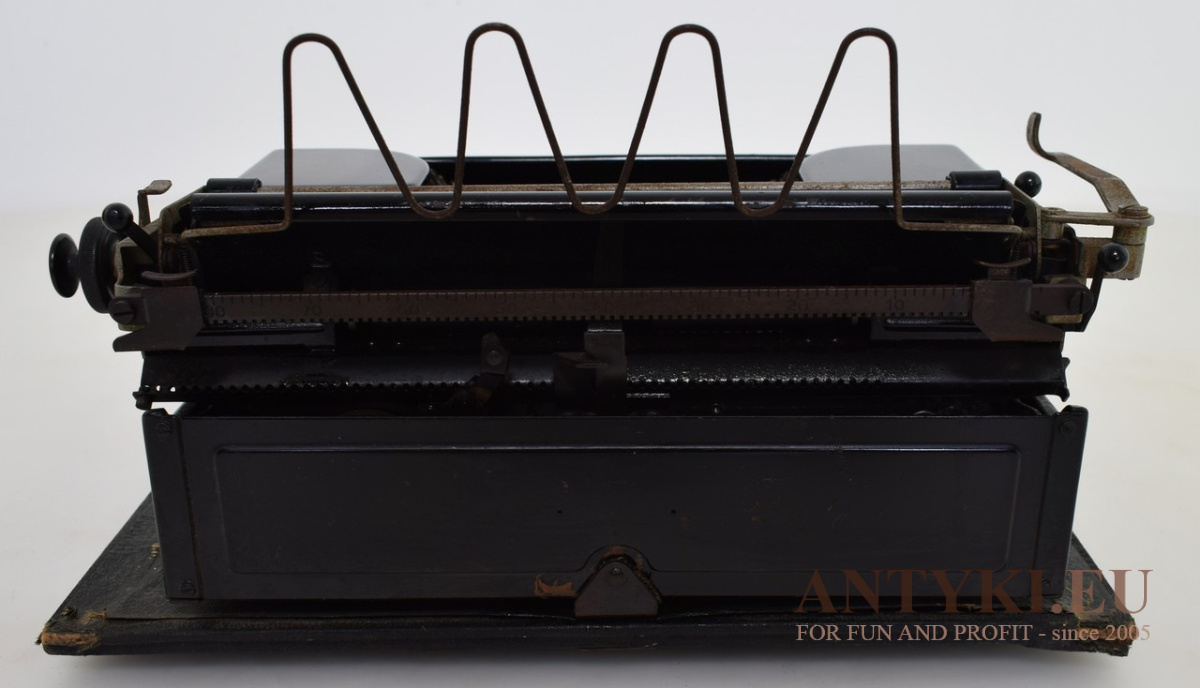 ERFURT muzealna maszyna do pisania z początku 19 wieku.