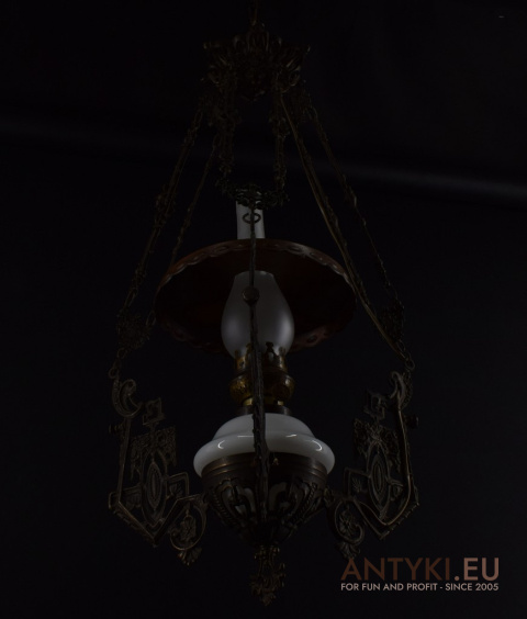 antyczna lampa do antresoli