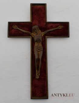 Muzealny krzyżyk z Jezusem Chrystusem z lat 1900.
