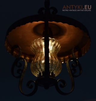 Stara klasyczna lampa sufitowa w stylu rustyk - cottagecore.