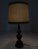 elegancka lampa na stolik