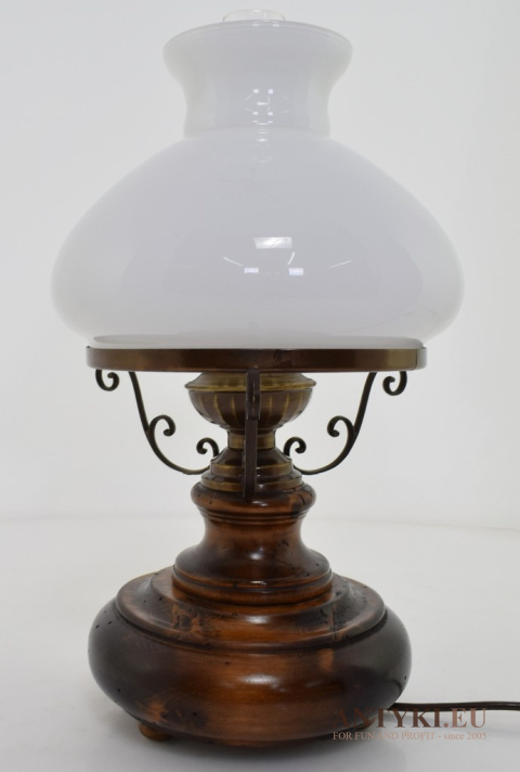 stylowa lampa na stolik