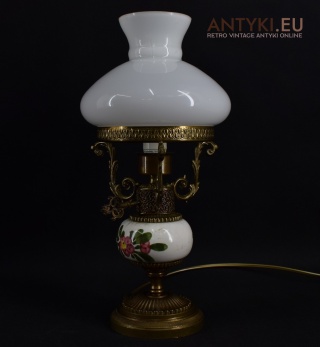 Mała lampka stołowa w rustykalnym stylu. Oświetlenie cottage core.