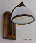 rustykalna lampa na ścianę