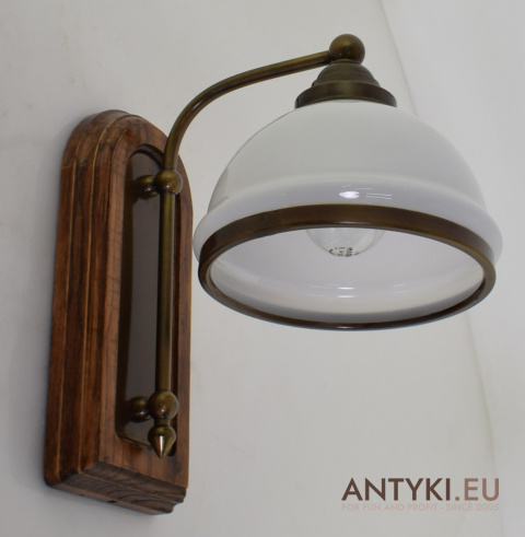 lampa na ścianę w stylu retro