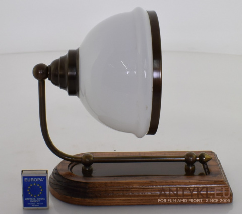 nostalgiczna lampa na ścianę