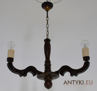 Mały eklektyczy żyrandol drewniany z lat 1930. Antyki lampy.