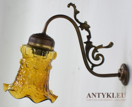 Duży starodawny kinkiet nostalgiczny z żółtym kloszem. Lampy rustyk.