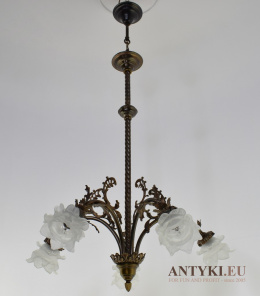 Pałacowy żyrandol antyczny z kloszami w barokowym stylu