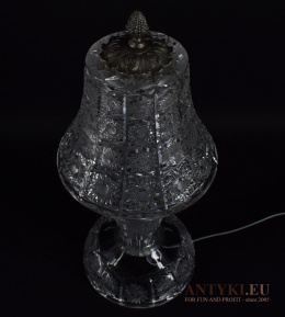 Prawdziwa kryształowa lampa stołowa z dawnych lat. Luksusowe oświetlenie.
