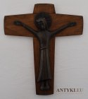 antyk drewniany krzyż z jezusem
