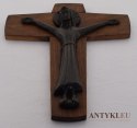 drewniany krzyż z jezusem vintage