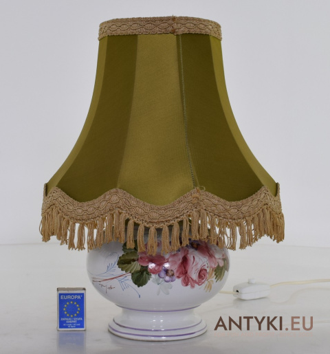 lampa z abażurem nostalgiczna