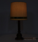 stara stylowa lampa mosiężna z abażurem