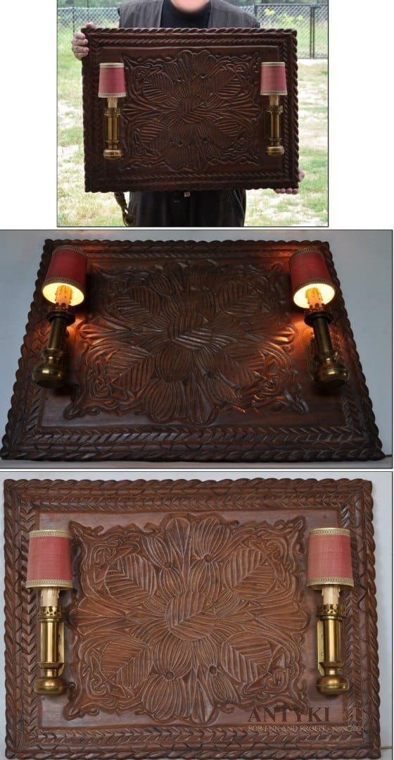 Unikatowe kinkiety na rzeźbionym drewnianym panelu.