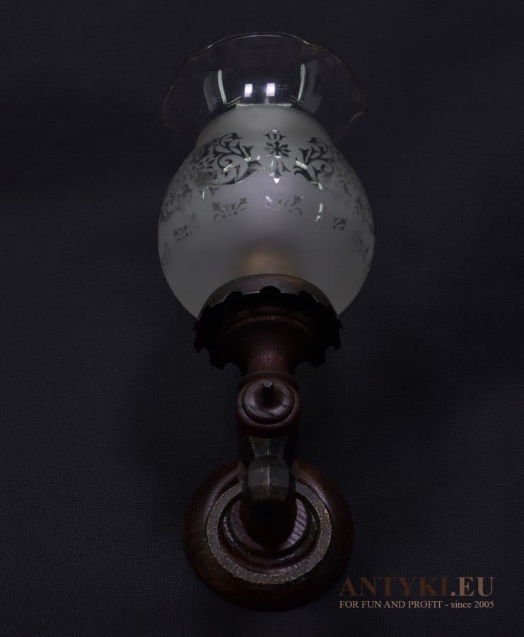 Eklektyczne kinkiety, unikatowe lampy na ściane z kloszami.