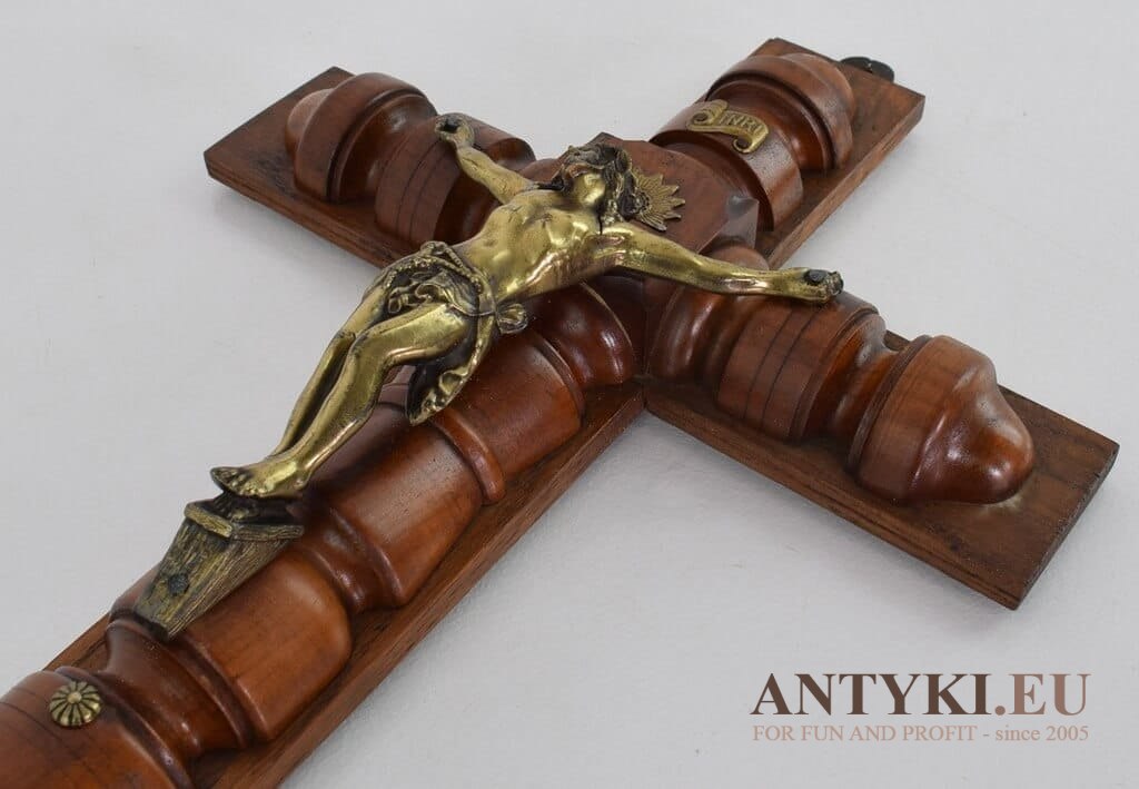 Eklektyczny krzyż łaciński z Jezusem Chrystusem. Antyki kościelne.