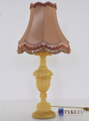 alabastrowa lampa z abażurem