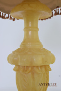 rzeźbione lampy z alabastru