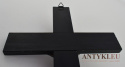 muzealny czarny krzyż z jezusem chrystusem
