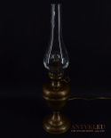 Lampa naftowa z 1900 roku przerobiona na elektryczną