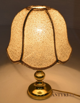 Klasyczna lampka stołowa w stylu retro - rustyk. Oświetlenie z dawnych lat.