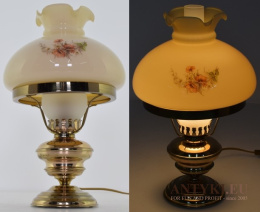 Nostalgiczna lampa stołowa z miodowym kloszem - oświetlenie retro vintage