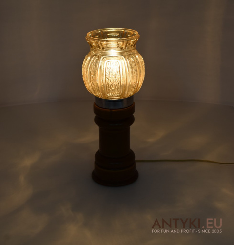 Elegancja i Tradycja – Rustykalna Ceramiczna Lampa Stołowa z Francji