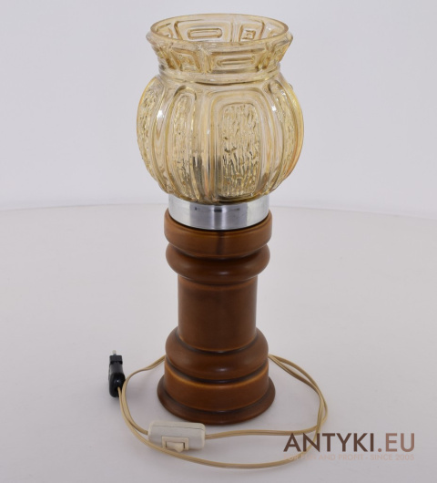 Elegancja i Tradycja – Rustykalna Ceramiczna Lampa Stołowa z Francji