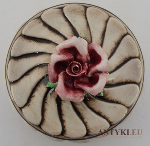 Elegancki Francuski Pojemnik Ceramiczny z Dekoracyjną Różą
