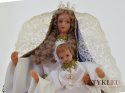 Sakralna Elegancja: Figurka Matki Boskiej z Dzieciątkiem Jezus pod Kloszem