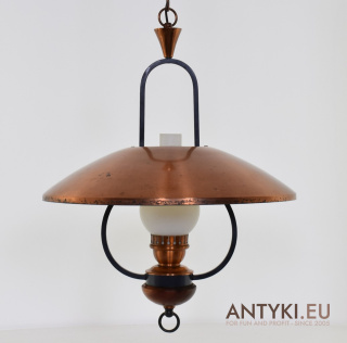 Elegancka lampa wisząca z miedzianym abażurem - styl retro z nutą klasyki