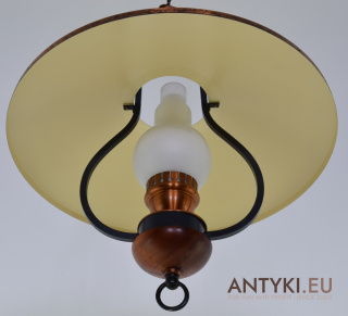 Elegancka lampa wisząca z miedzianym abażurem - styl retro z nutą klasyki