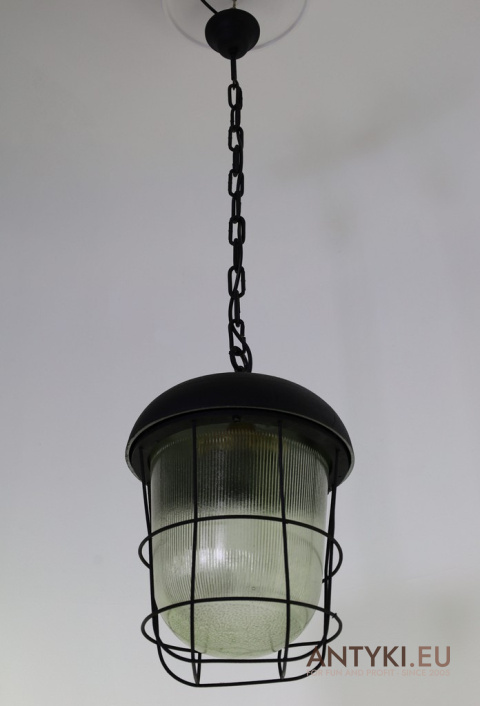 Stylowa lampa industrialna do loftu