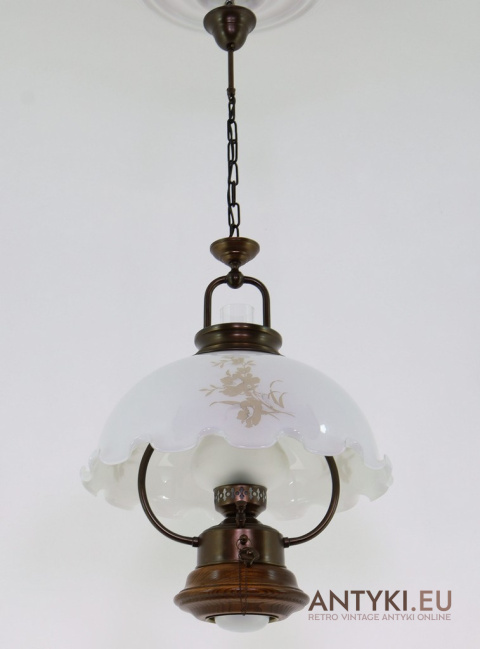 punktowa lampa vintage nad stolik