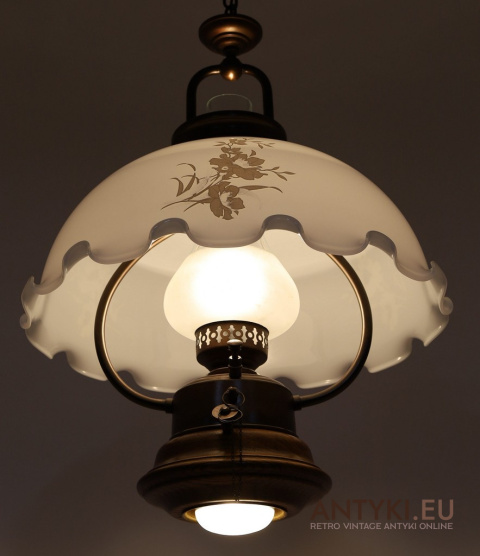 punktowa lampa nad stolik