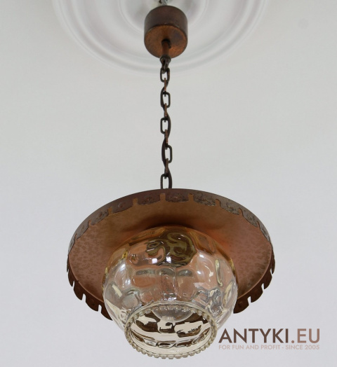 rustykalna lampa z lat 70