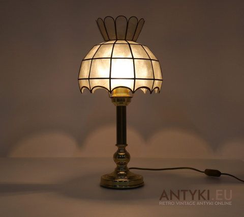 elegancka lampa stołowa retro