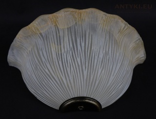 Lampa ścienna w kształcie muszli – elegancki kinkiet ze szklanym kloszem