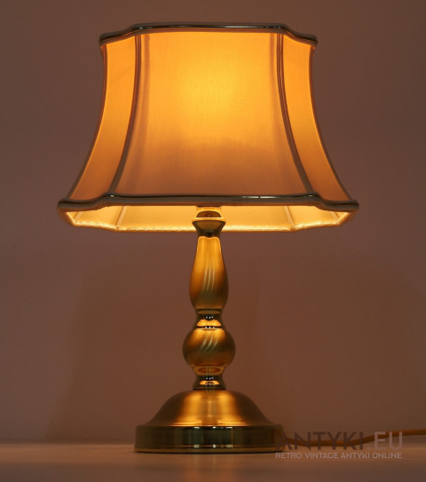 elegancka lampka stołowa retro