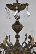 Duży antyczny żyrandol z kryształami z brązu. Muzealne lampy.