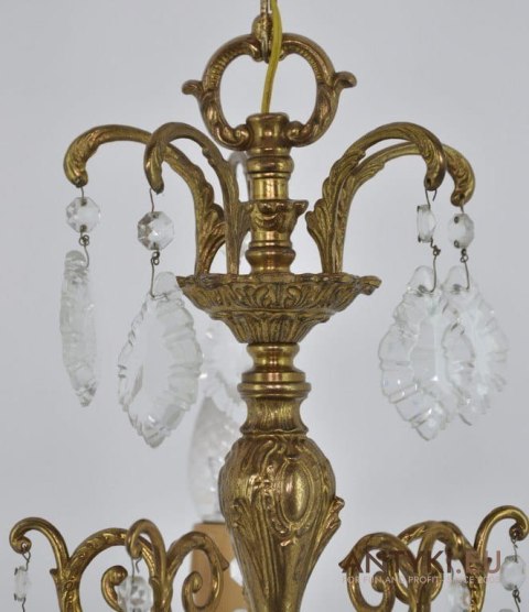 Kryształowy żyrandol, lampa z kryształami