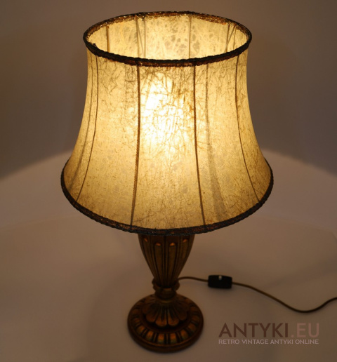 duża nostalgiczna lampa stołowa