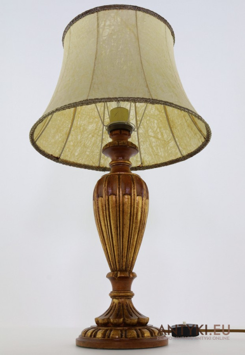 vintage drewniana lampa stołowa