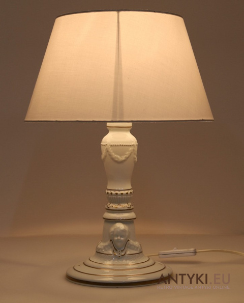 biała retro porcelanowa lampa stołowa